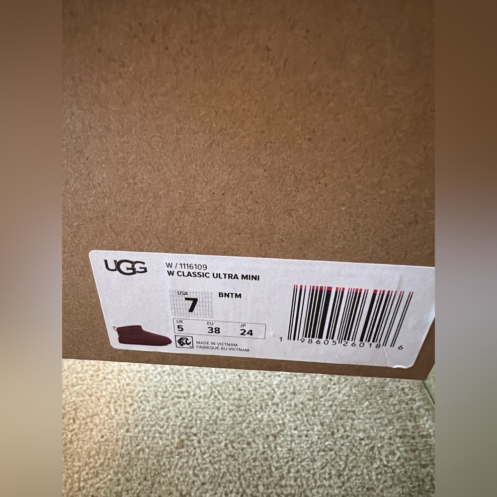 UGG Classic Ultra Mini Boots NEW IN BOX - Picture 5 of 6